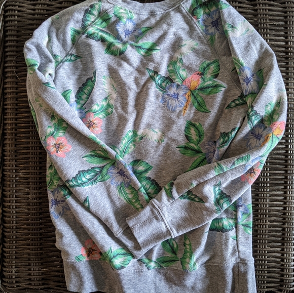 🌸 Old Navy Sweatshirt - Picture 2 of 4